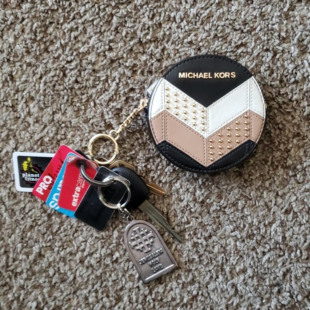 Michael Kors Key Charms Mini Canteen Coin purse. - Picture 6 of 7